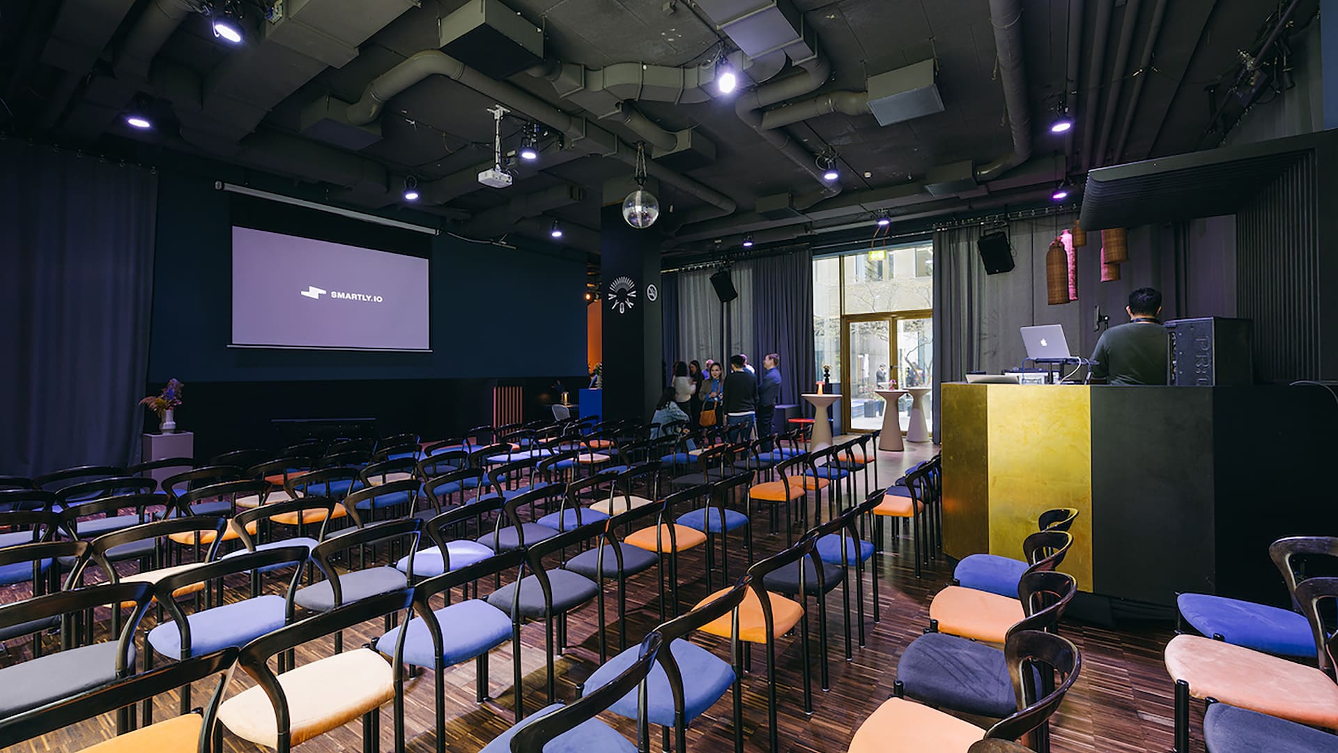 Tagungen & Konferenzen