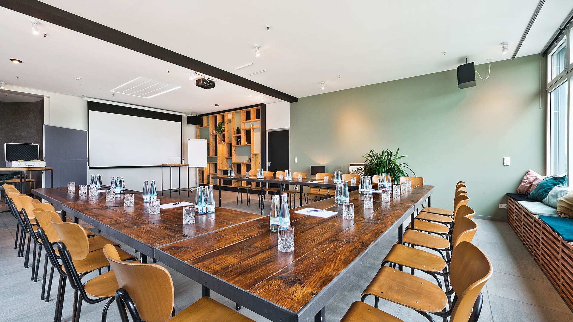 Tagungen & Konferenzen